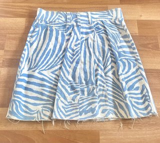 Falda corta estampada cebra
