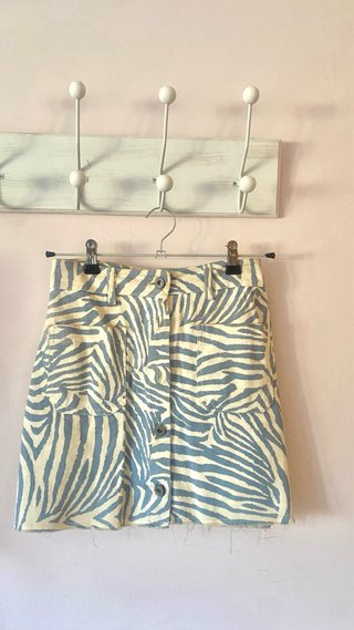 Falda corta estampada cebra
