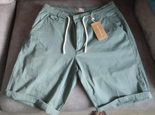 2 Bermudas Álvaro Moreno