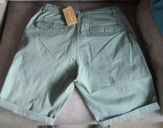 2 Bermudas Álvaro Moreno