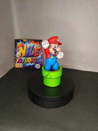 Figura Mario resina pintada a mano