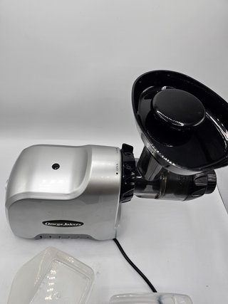 Licuadora Omega CNC82 - Bajo RPM