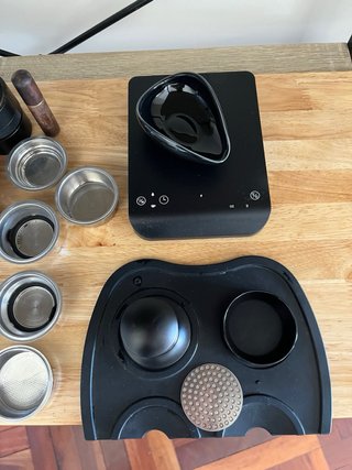Cafetera DeLonghi Dedica + Accesorios