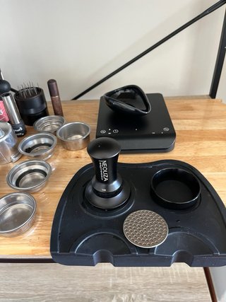 Cafetera DeLonghi Dedica + Accesorios