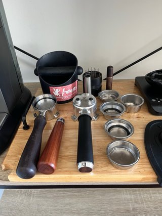 Cafetera DeLonghi Dedica + Accesorios