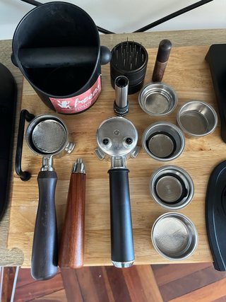 Cafetera DeLonghi Dedica + Accesorios