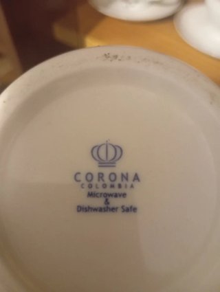 Tetera de porcelana con diseño floral