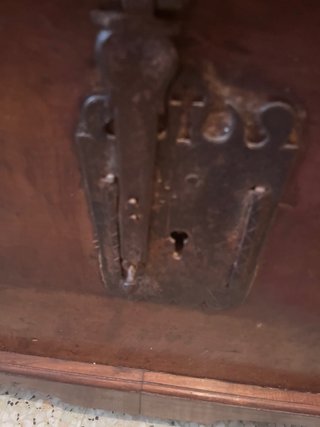 Arcón de madera antiguo