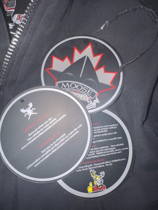 Moose Knuckles Giacca Nera con Cappuccio Pelliccia