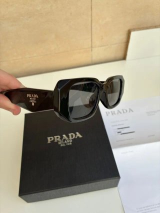 Gafas de sol Prada negras