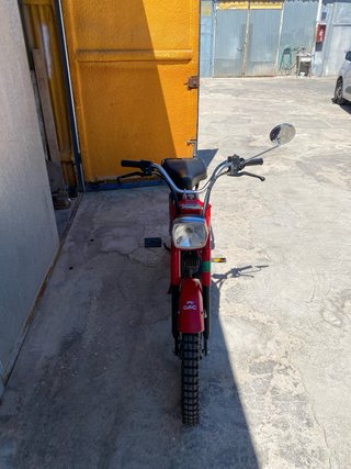 Moped Clásico Rojo