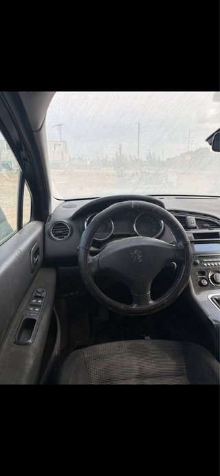 Peugeot 5008 2011