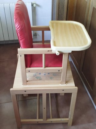 Trona de madera para bebé