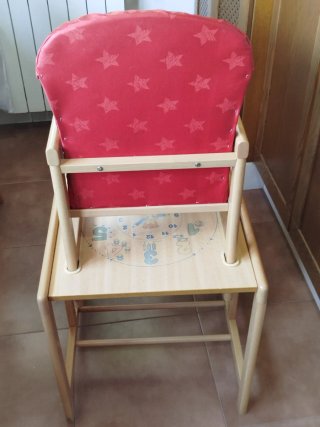 Trona de madera para bebé