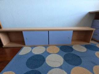 Estantería madera puertas correderas azul