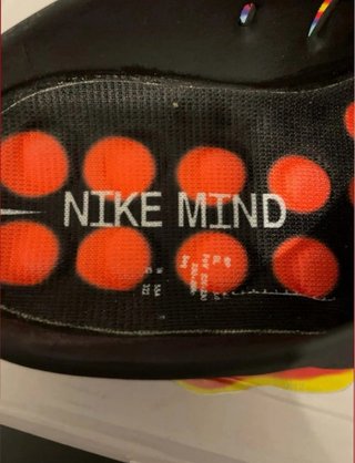 Sandalias Nike Mind Negras y Naranjas
