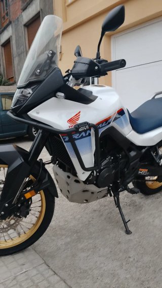 Honda Transalp 750 2023 Blanca - 2100 km