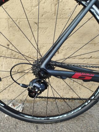Bicicleta de carretera Cannondale de carbono