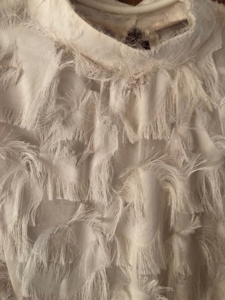 Blusa blanca con flecos