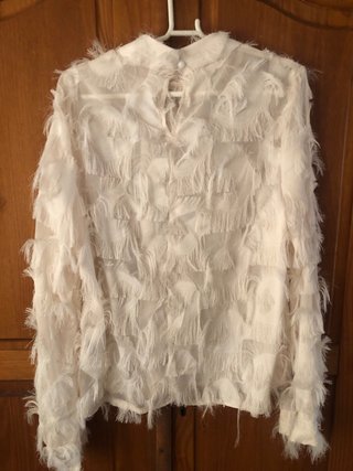 Blusa blanca con flecos