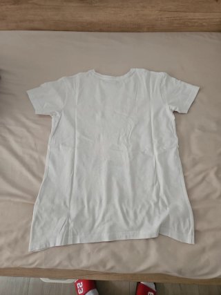 Camiseta skate con diseño gráfico