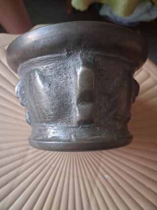 Mortero antiguo de bronce