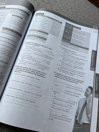 Libros de ingles de 1° administración y finanzas