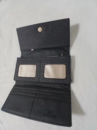 Cartera Michael Kors Negra y Dorada