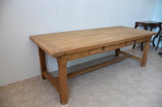 Antigua gran mesa de cocina rústica con extensible