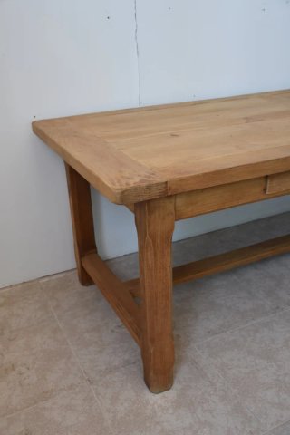 Antigua gran mesa de cocina rústica con extensible