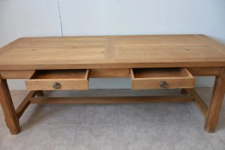 Antigua gran mesa de cocina rústica con extensible