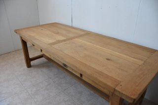 Antigua gran mesa de cocina rústica con extensible