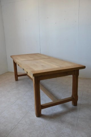 Antigua gran mesa de cocina rústica con extensible