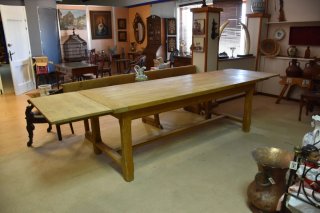 Antigua gran mesa de cocina rústica con extensible