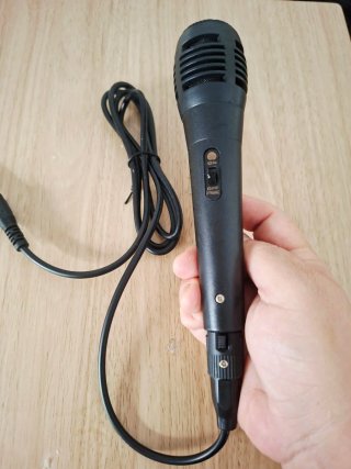 Micrófono Dinámico de Mano con Cable Jack