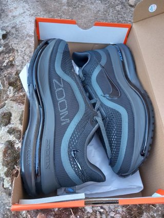 Zapatillas Nike grises y azules