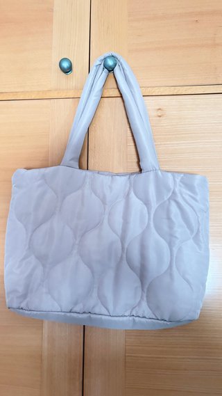 Bolso acolchado beige