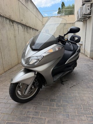 Yamaha Majesty400, año2005/26.000km Escucho oferta