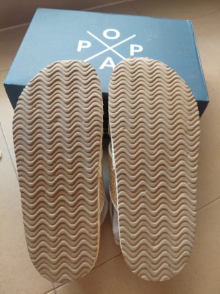 Sandalias beige y blancas. POPA, talla 39