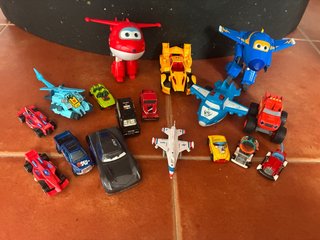 Lote coches y aviones transformables