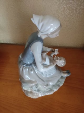 Figura Nao BY Lladro porcelana madre con bebé