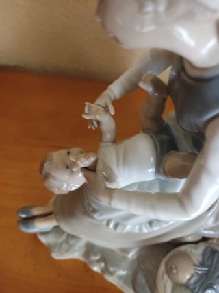 Figura Nao BY Lladro porcelana madre con bebé