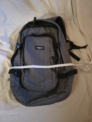 Mochila Eastpak Gris