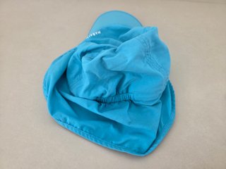 Bañador y gorra infantil con estampado