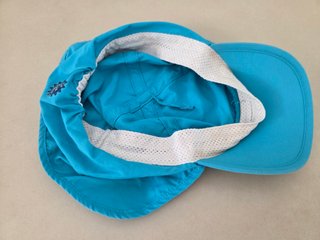 Bañador y gorra infantil con estampado