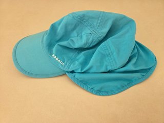 Bañador y gorra infantil con estampado
