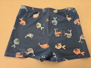 Bañador y gorra infantil con estampado