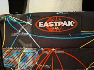 Bolsa de viaje Eastpak Stand - Negra y multicolor