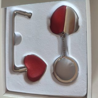Set Llavero y Cuelgabolsos Corazón