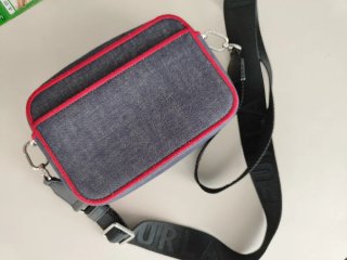 Bolso Furla Denim Gris con Ribete Rojo